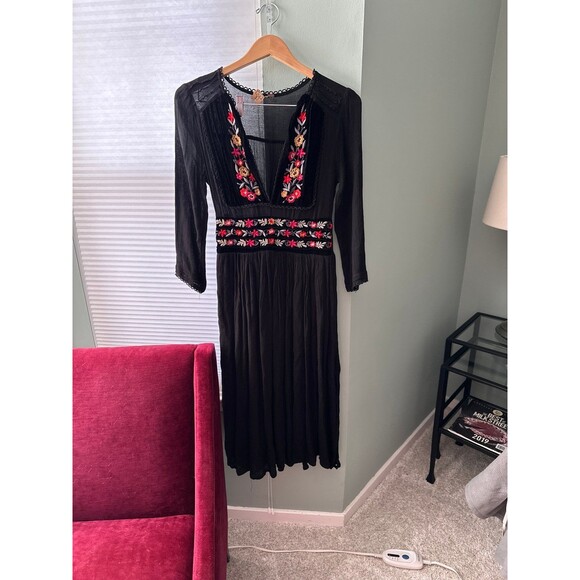 Free People Long Dress Black Embroidered Floral Boho Sleeve Peasant Side Split - Picture 1 of 5